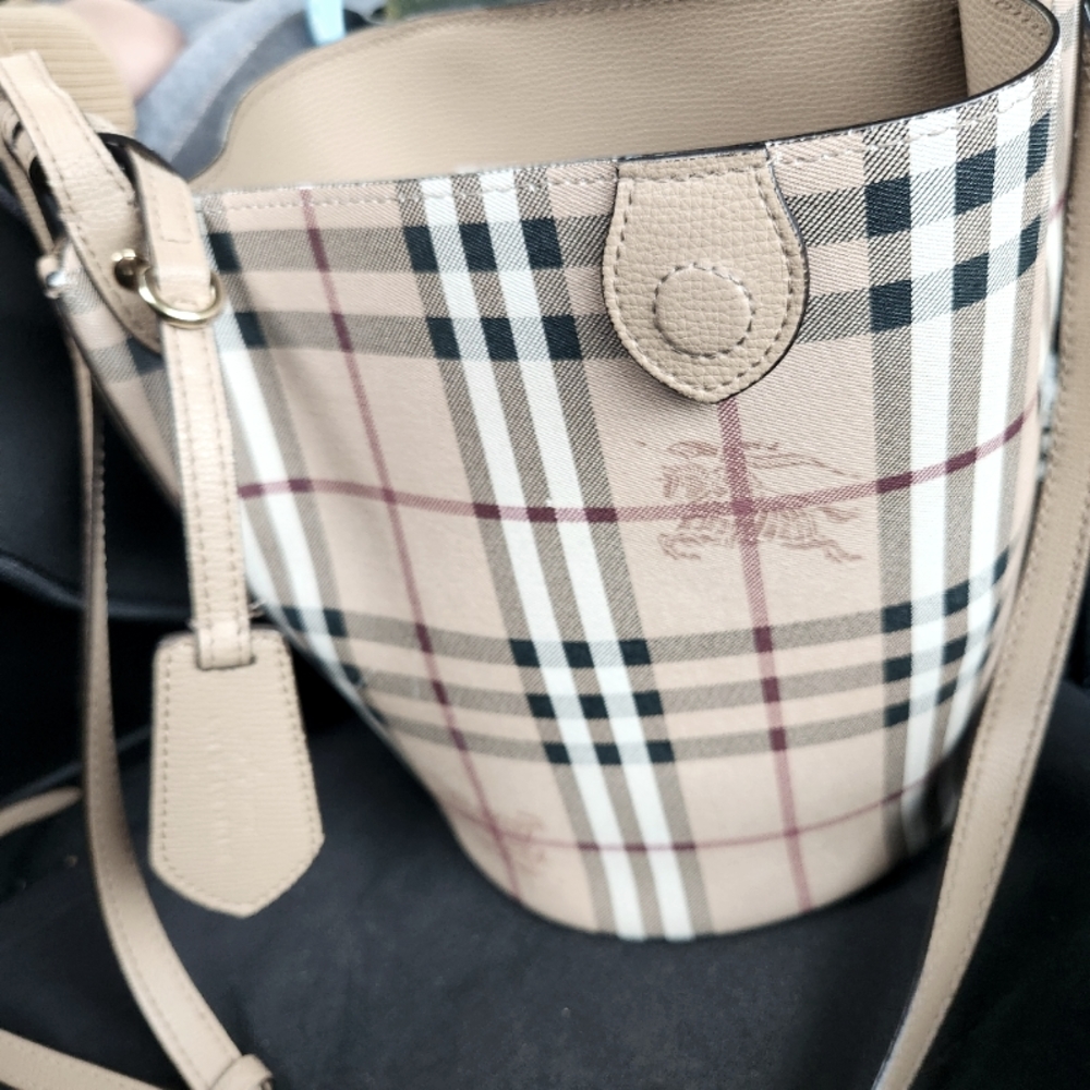 Burberry lorne bucket or crossbody bag authentic 100%